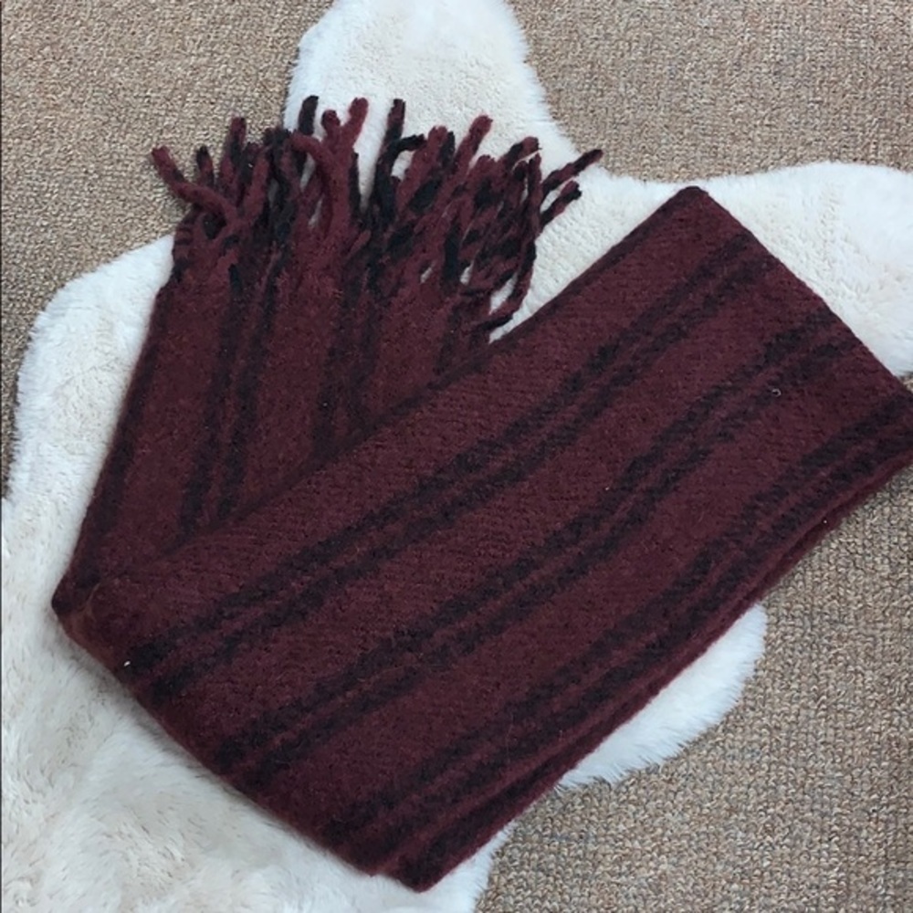 Madden Shawl - Picture 2 of 3